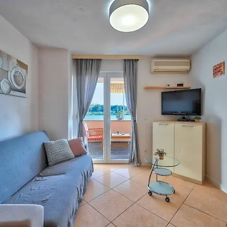 Ferienwohnung Fuer 4 Personen Ca 40 Qm In Medulin, Istrien Suedkueste Von Istrien - B60171 * Medulin